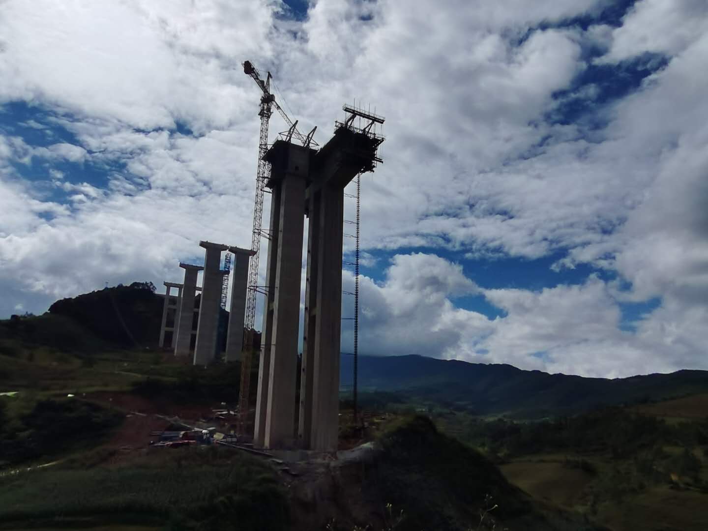 聚氨酯高架建筑模板保溫發泡 